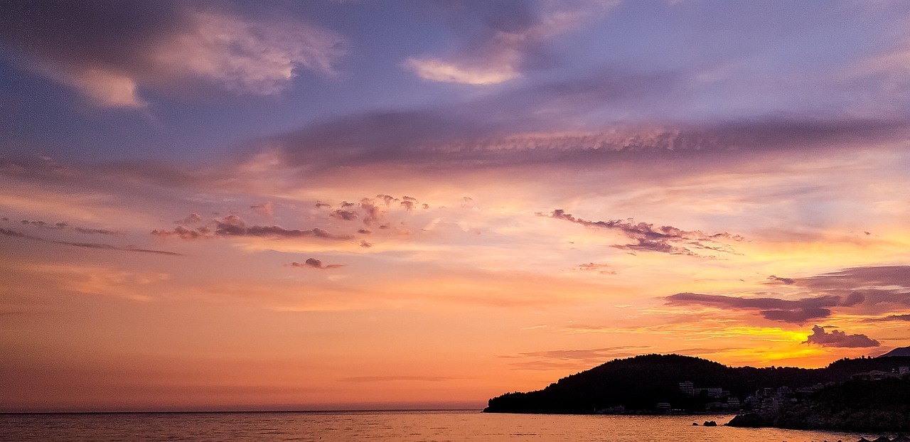 Sarandë Riviera Bliss: Blue Waters & Castle Sunsets
