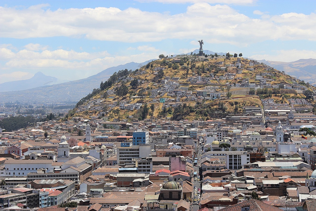 Romantic Day in Quito: Touristic and Gastronomic Route