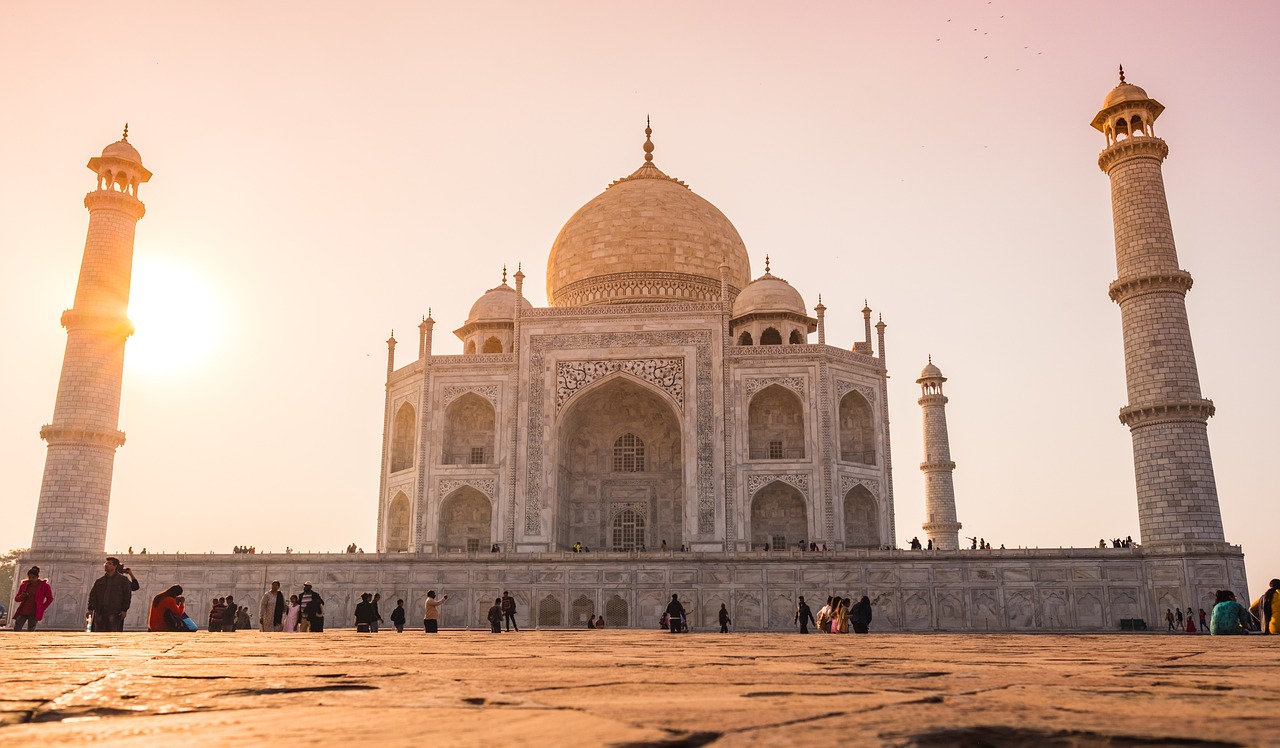 Agra: Taj Mahal and Agra Fort Delights