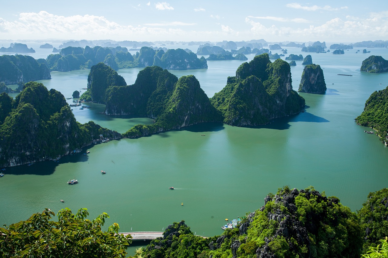 Luxury and Local Delights in Ha Long Bay