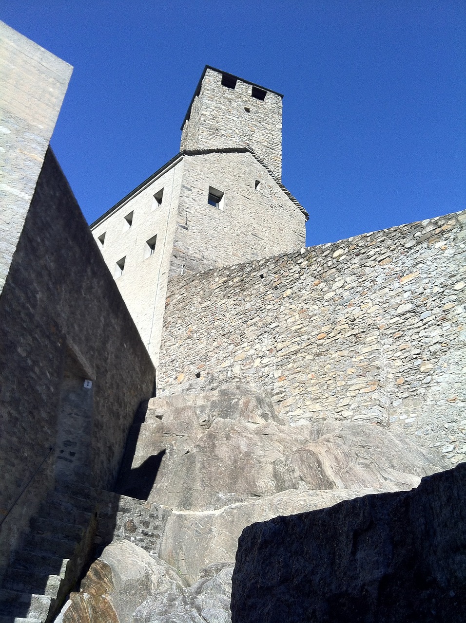 Esplorazione dei Castelli di Bellinzona e Gusto della Cucina Locale