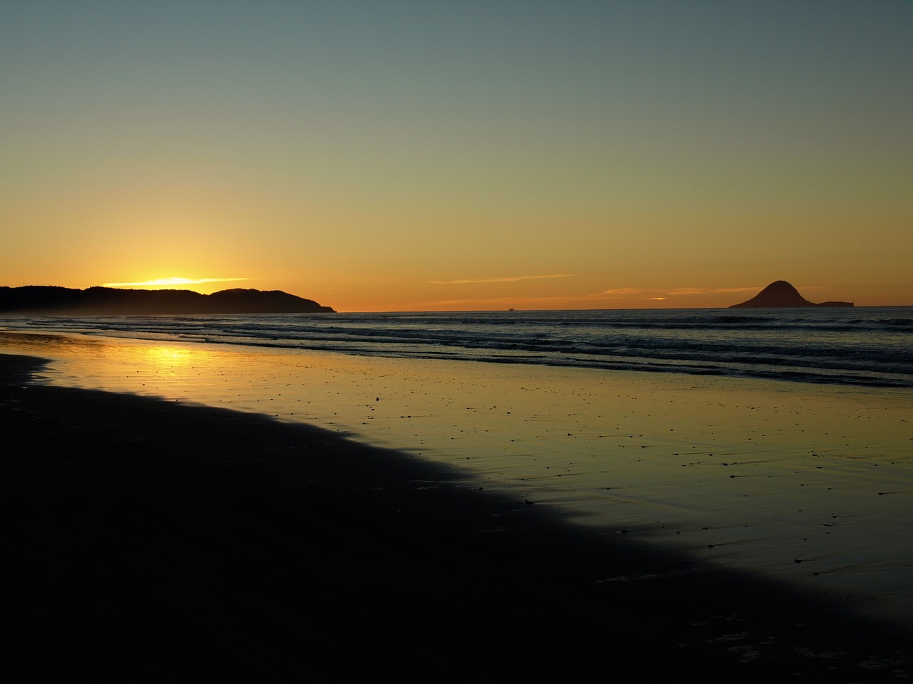 Scenic Flights and Local Eateries in Whakatane