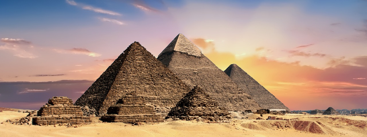 Giza Pyramids and Sphinx Day Tour with Local Flavors