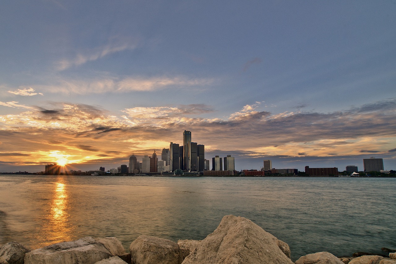 Explorando Detroit e Arredores: Jet Skis, Vinícolas e Caça ao Tesouro