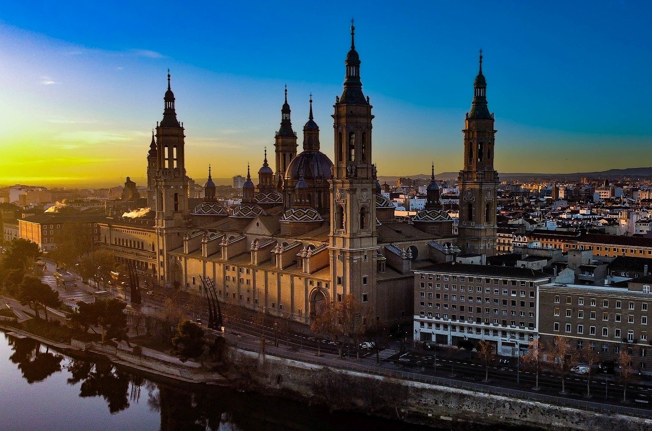 Explorando Zaragoza en 2 Días: Historia, Gastronomía y Misterio