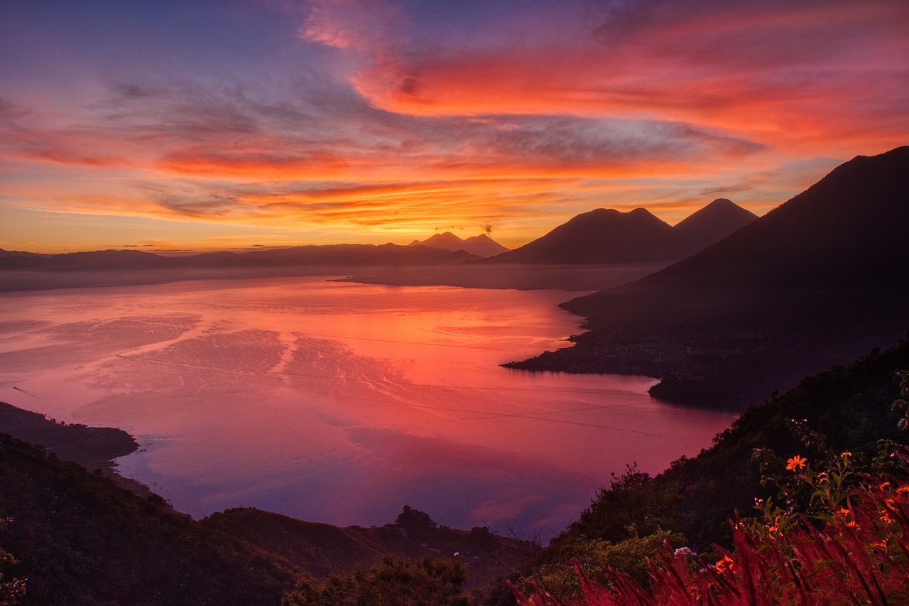 Experiencia Completa en el Lago de Atitlán: Naturaleza y Cultura