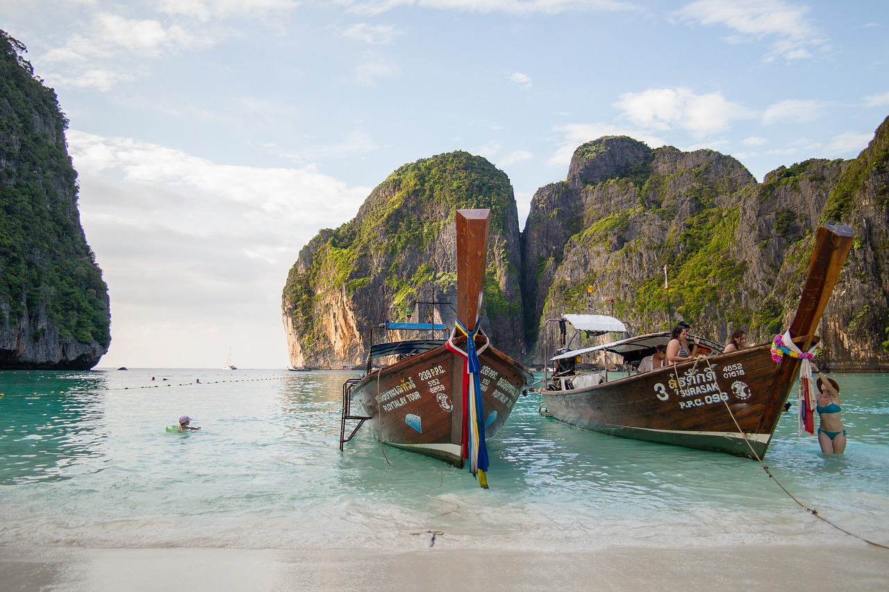 Ultimate Day in Ko Phi Phi: Beaches, Views, and Local Delights