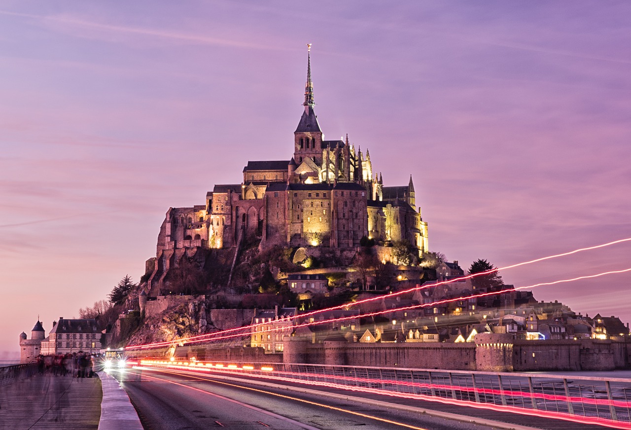 Immersive Mont Saint-Michel Experience with Gastronomic Delights