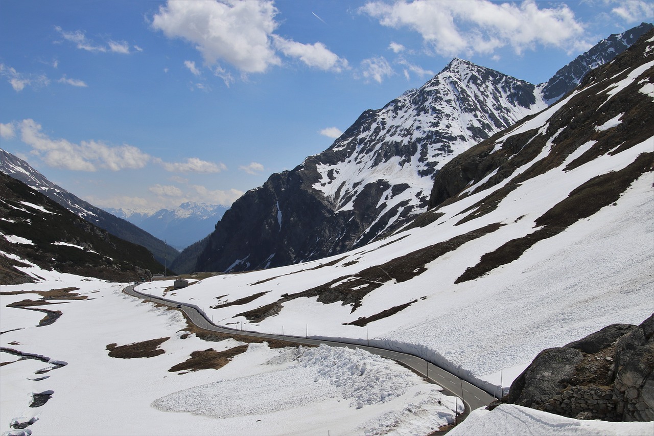 Tranquil Day in Avalanche with a Taste of Local Cuisine