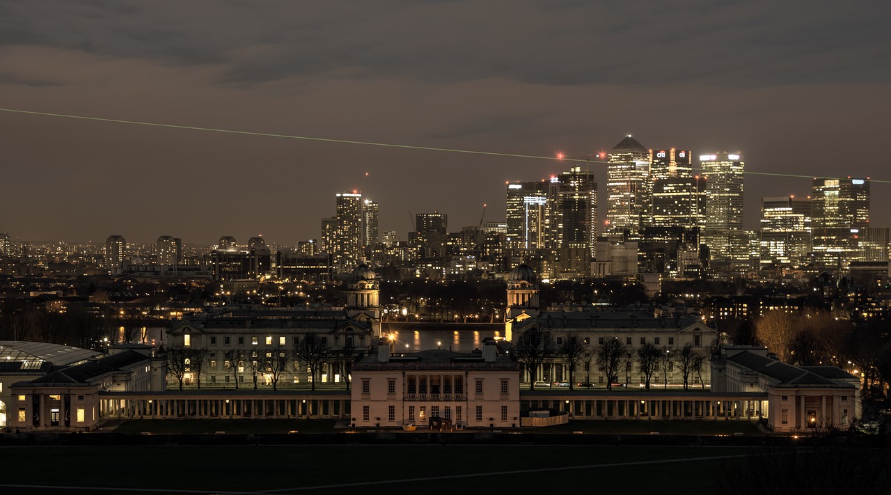 Canary Wharf Delights: Thames Cruise to Iconic Sights