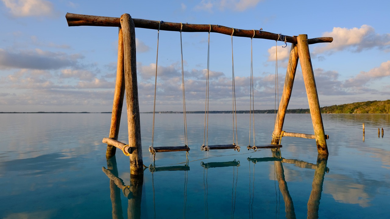 Explorando la Belleza de Bacalar en Barco y Sabores Locales