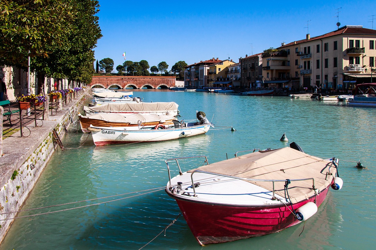 Esplorazione del Lago di Garda e delle Città Vicine