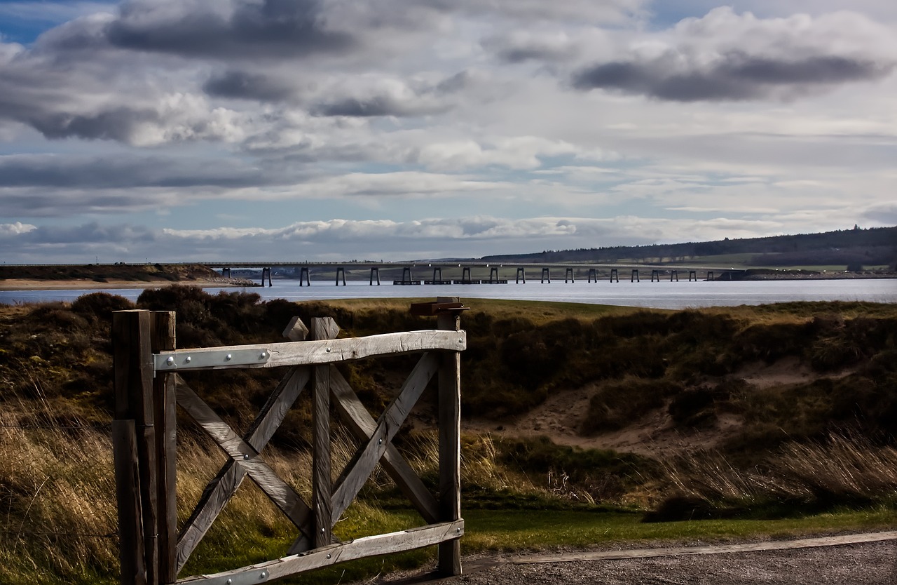 Whisky, Castles, and Highlands: 5-Day Dornoch Exploration