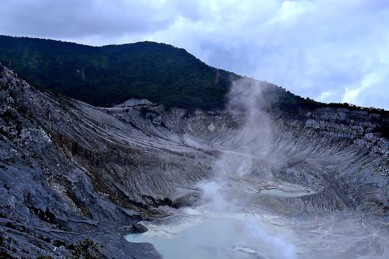 Bandung Volcano and Tea Plantation Adventure