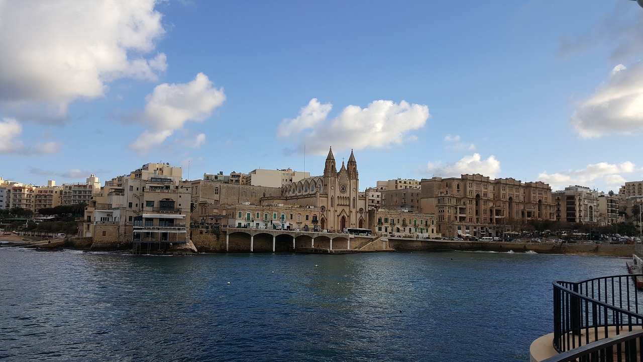 Esplorazione di Sliema e Crociera a Comino e Laguna Blu