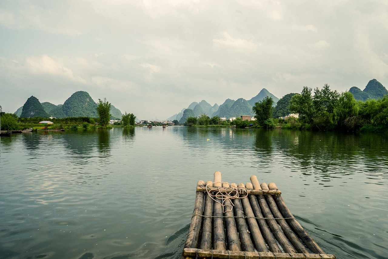 A Scenic Journey Through Guilin's Natural Wonders