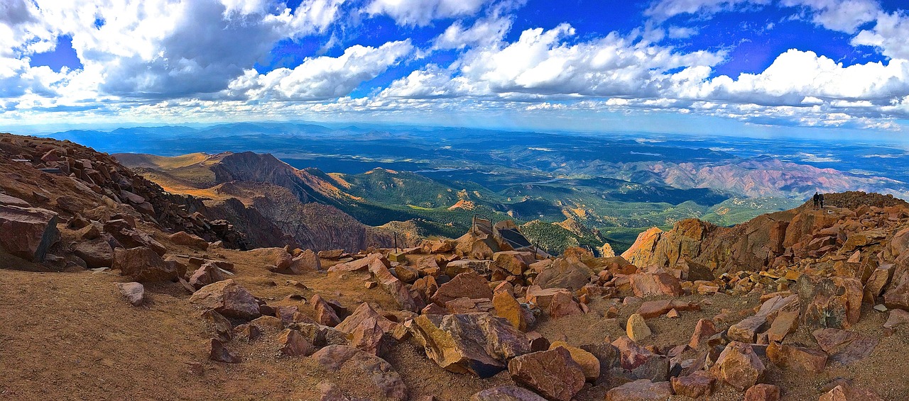 Scenic Delights and Culinary Feasts in Pikes Peak