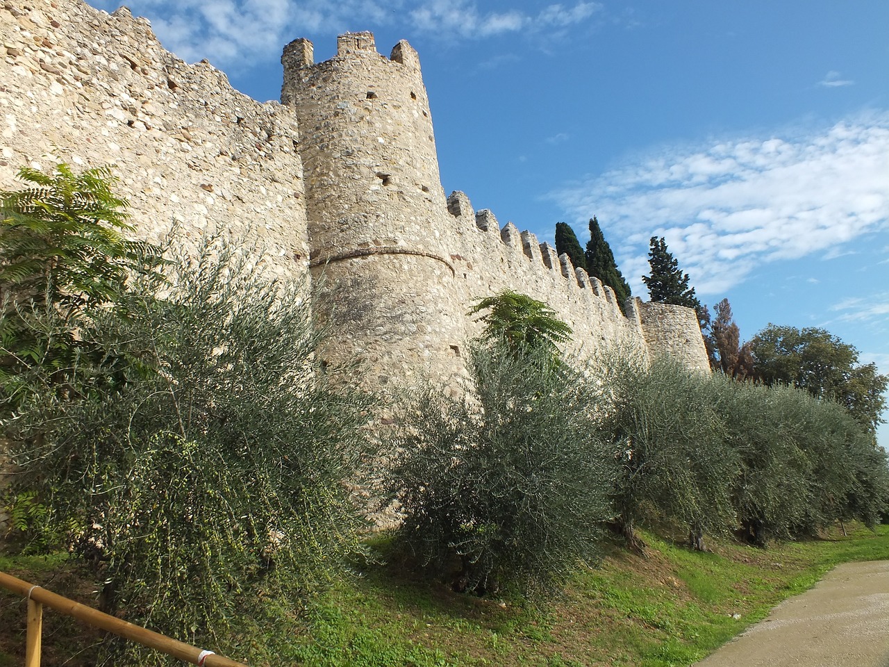 Esplorazione del Lago di Garda e Tour Enogastronomico