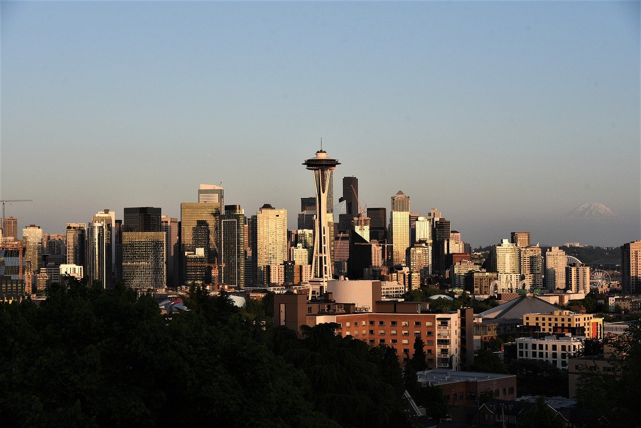 Seattle Iconic Sights in 2 Days: Pike Place, Space Needle & Chihuly Garden