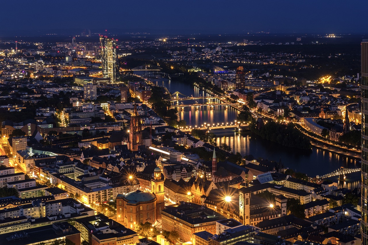 Frankfurt River and City Exploration