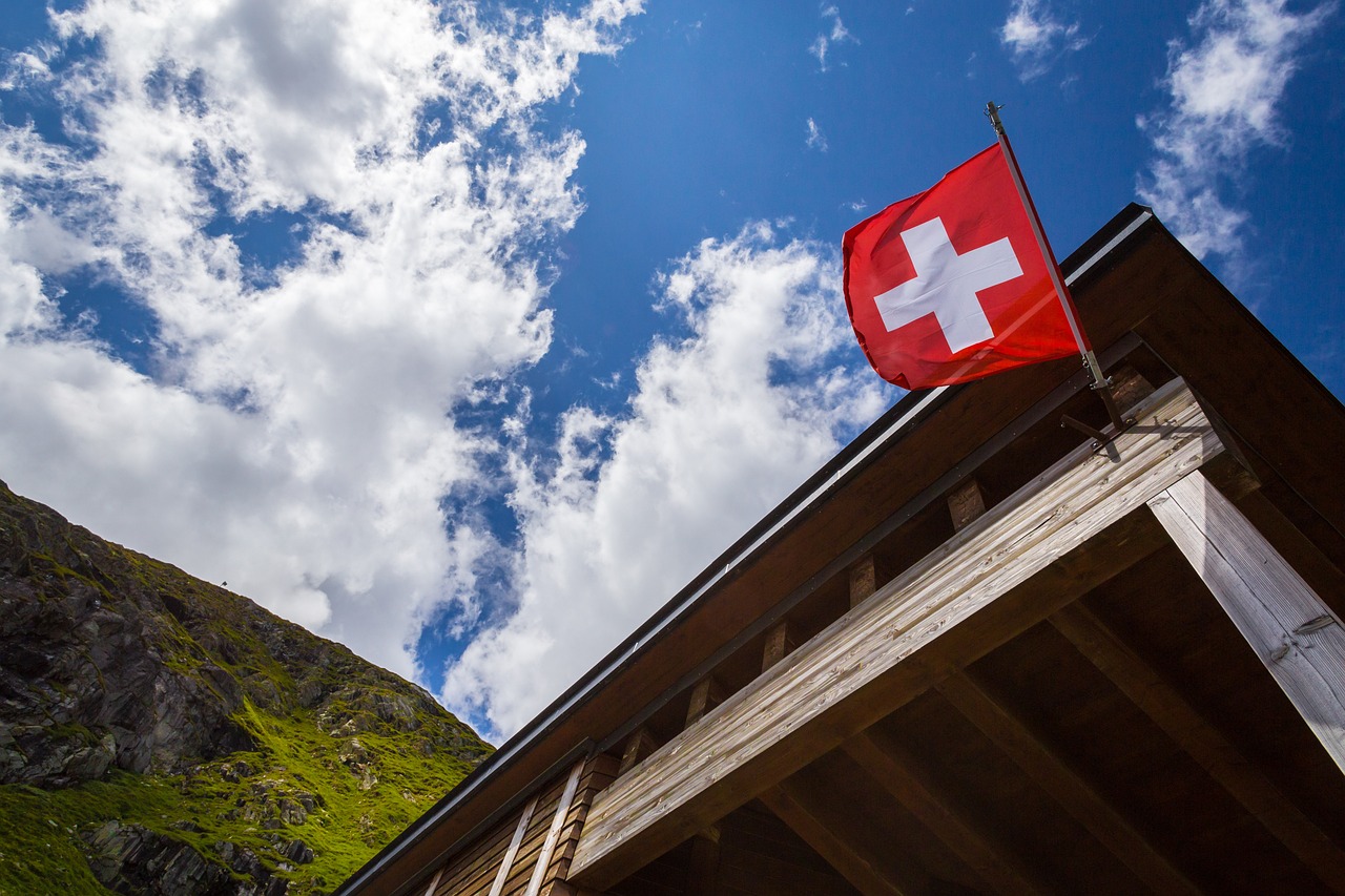 Alpine Adventure in Saas-Fee: Hiking, Paragliding, and Culinary Delights