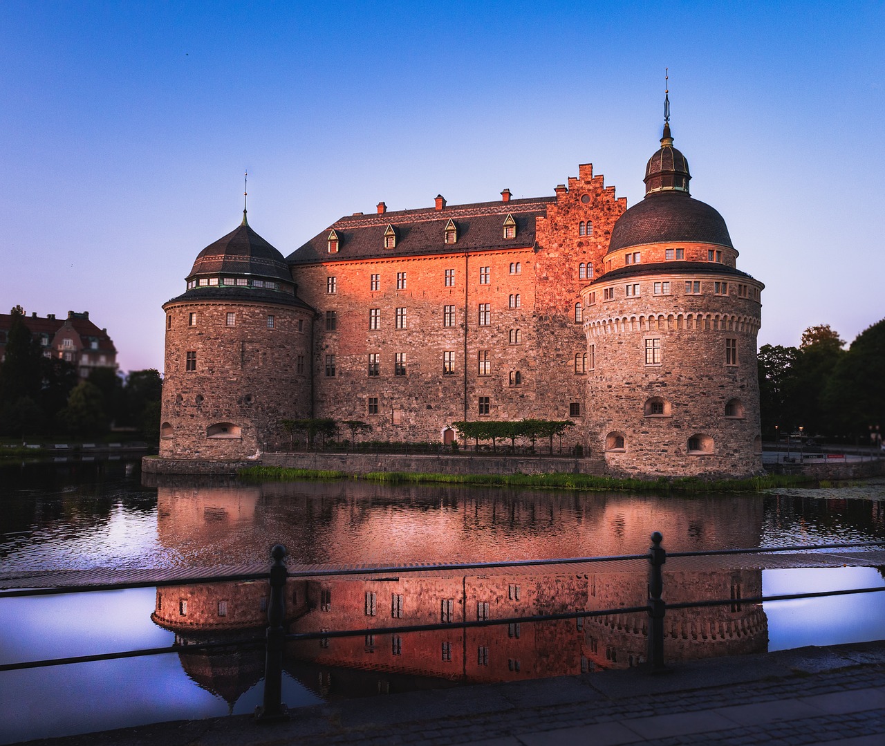A Day of Mystery and Culinary Delights in Örebro