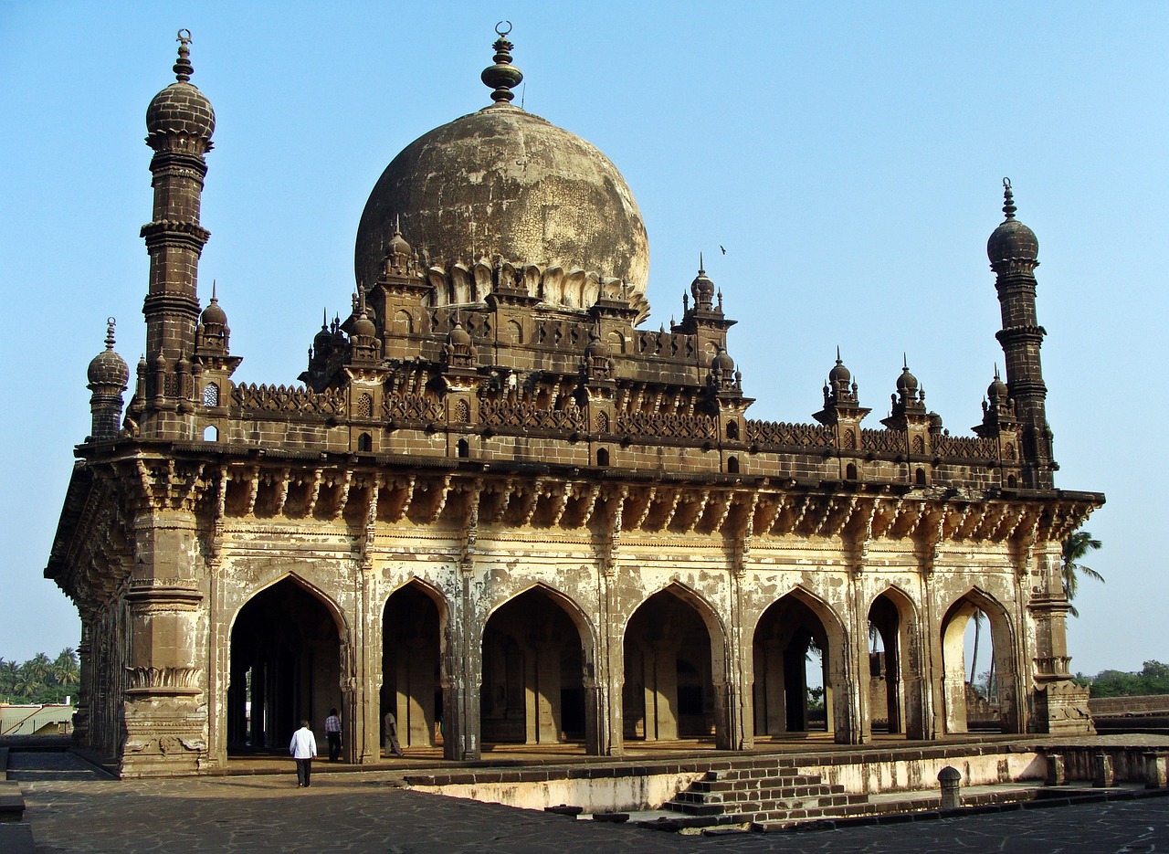 Historical and Culinary Delights in Bijapur, Badami, and Hampi