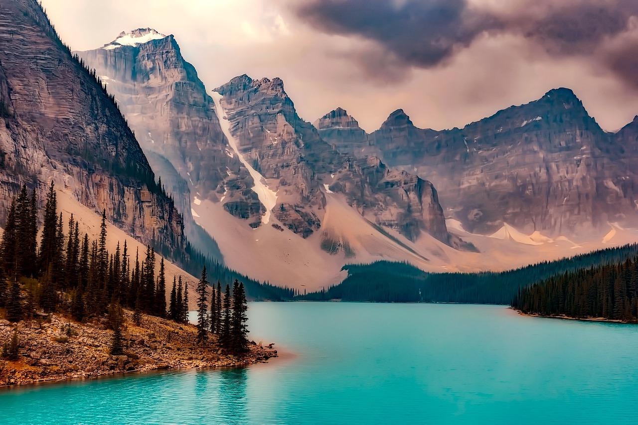 Scenic Splendor in Moraine Lake: A 5-Day Nature Retreat