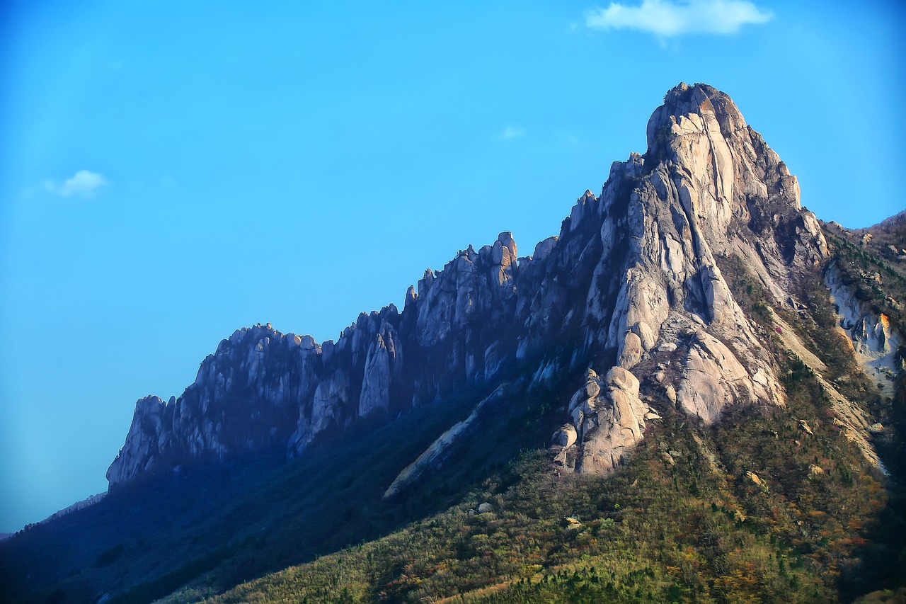 Family Fun in Sokcho: Beaches, Markets, and Seoraksan