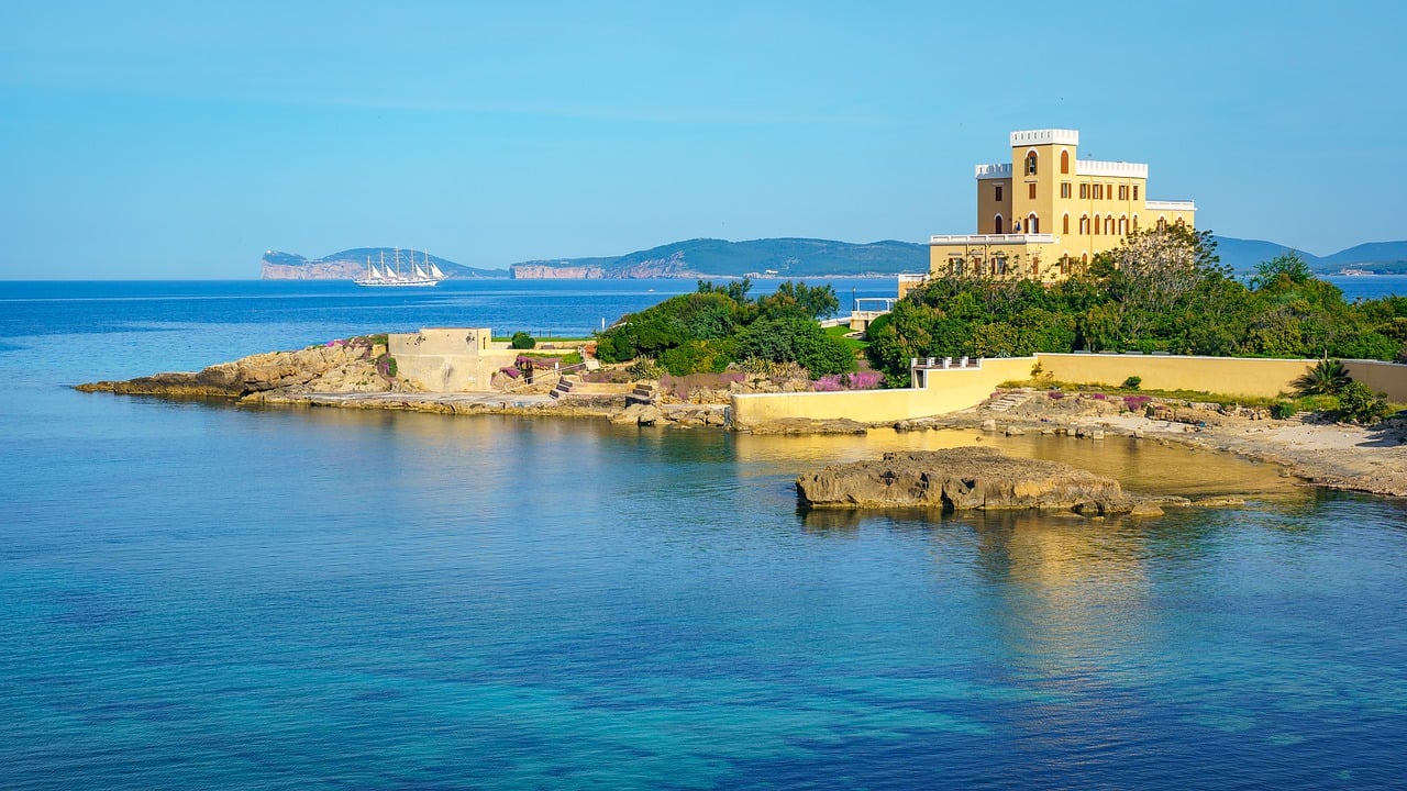 Sardinian Delights: 7 Days of Beaches, Diving, and Local Cuisine in Alghero