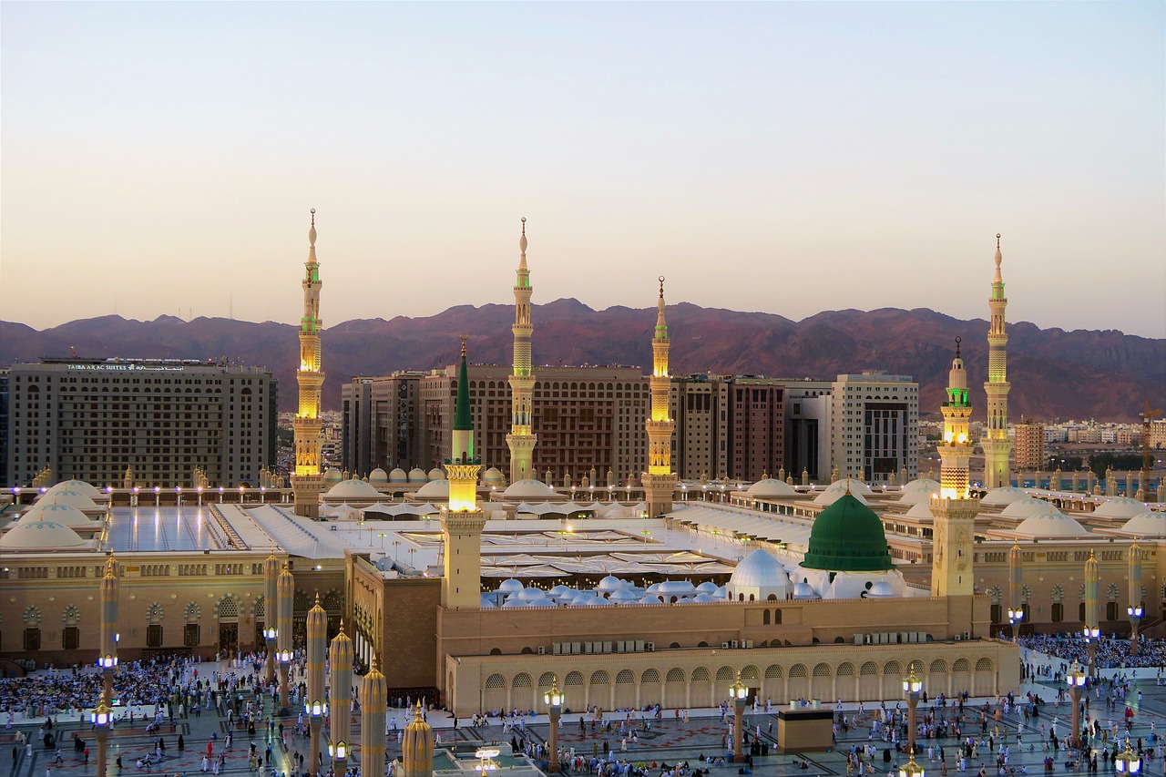Sacred Journey in Medina: Ziyarats and Culinary Delights