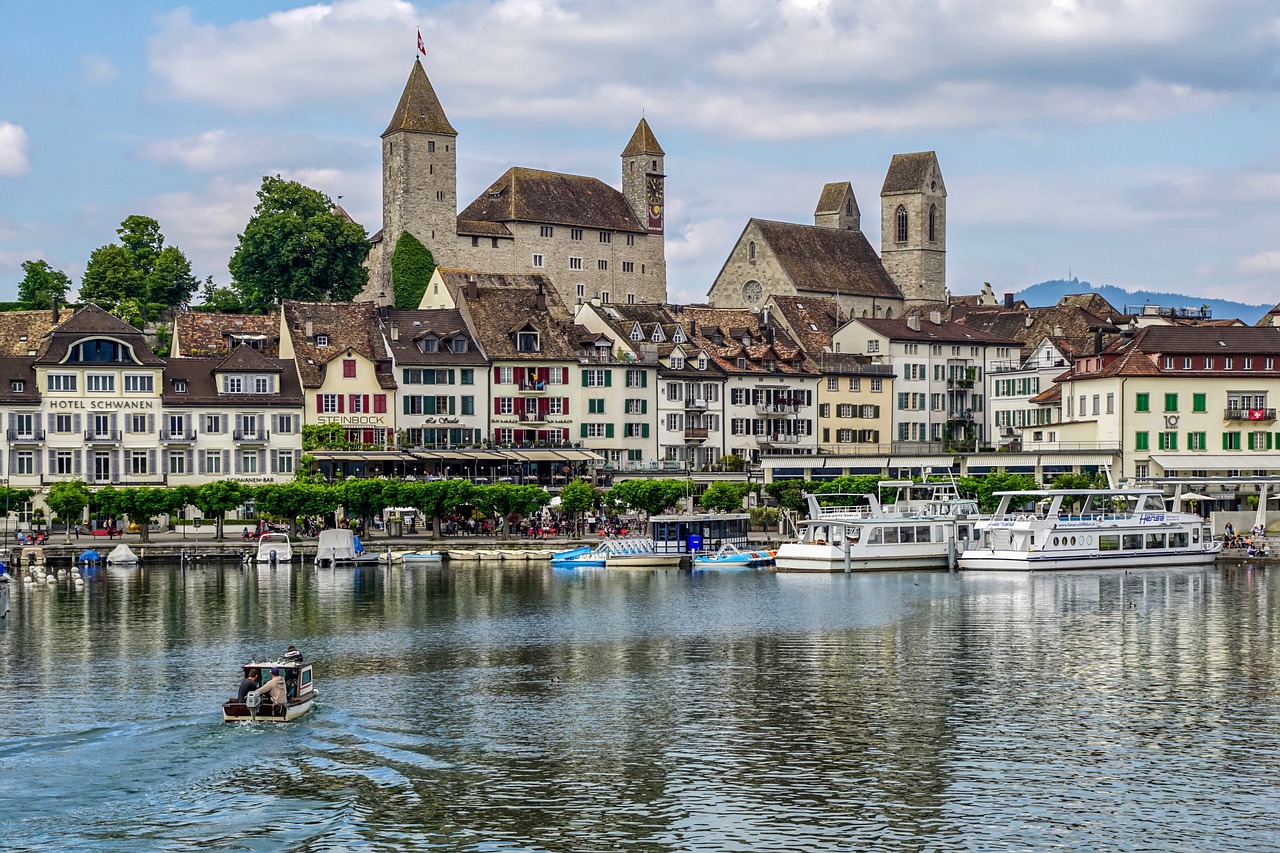 Nature and Culinary Delights in Rapperswil