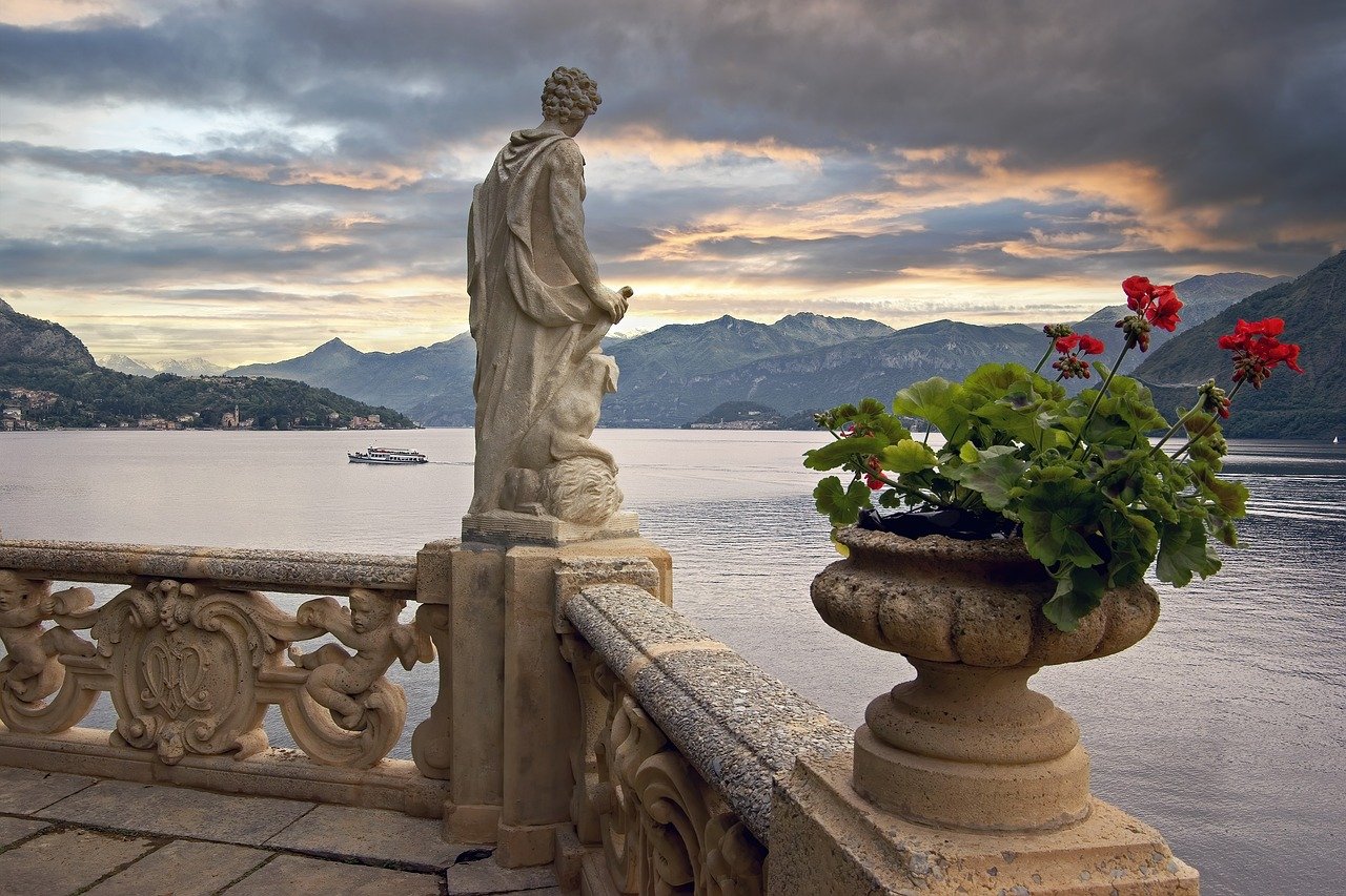 Scenic Lake Como and Culinary Delights