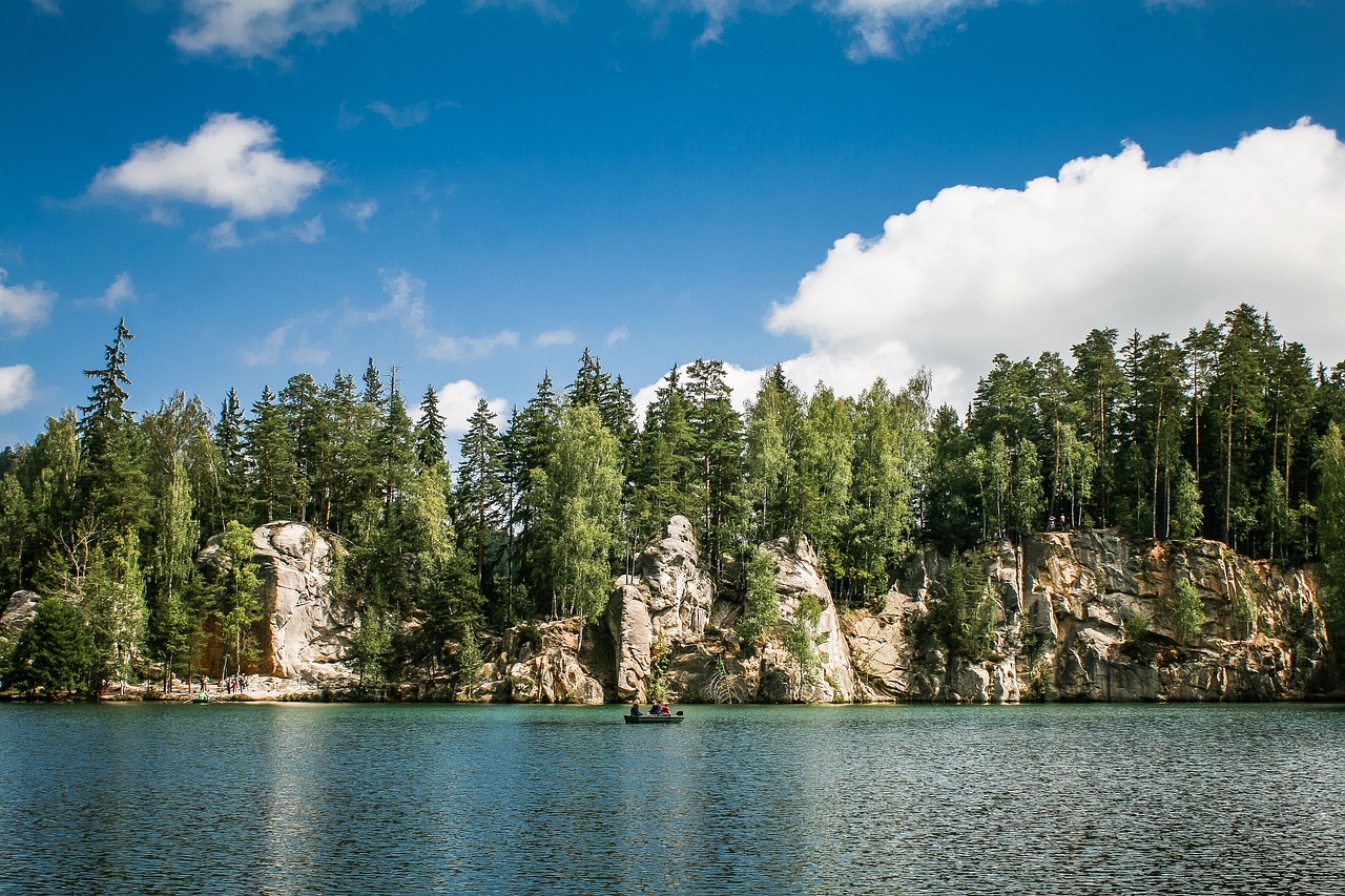 Scenic Hiking and Local Cuisine in Adršpach