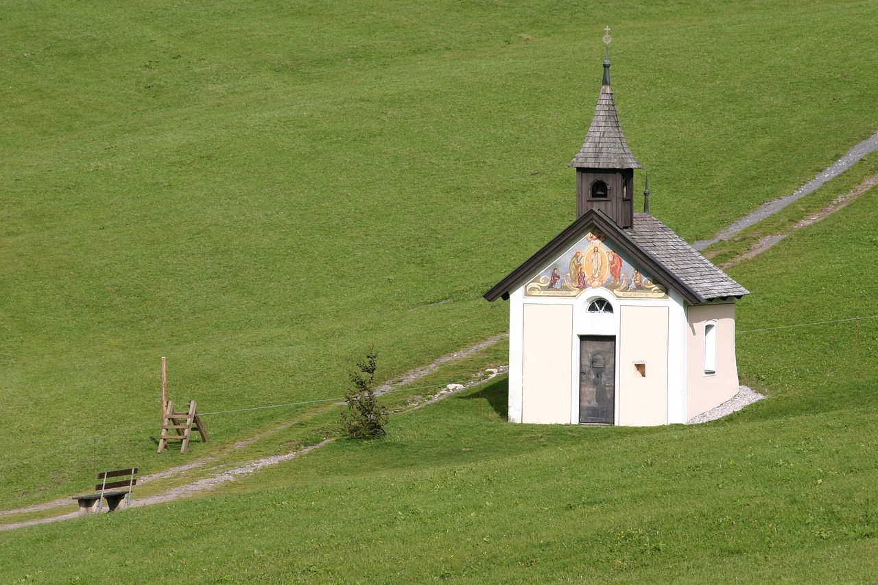 Alpine Adventure in Maria Alm: Rafting, Paragliding, and Castle Tours