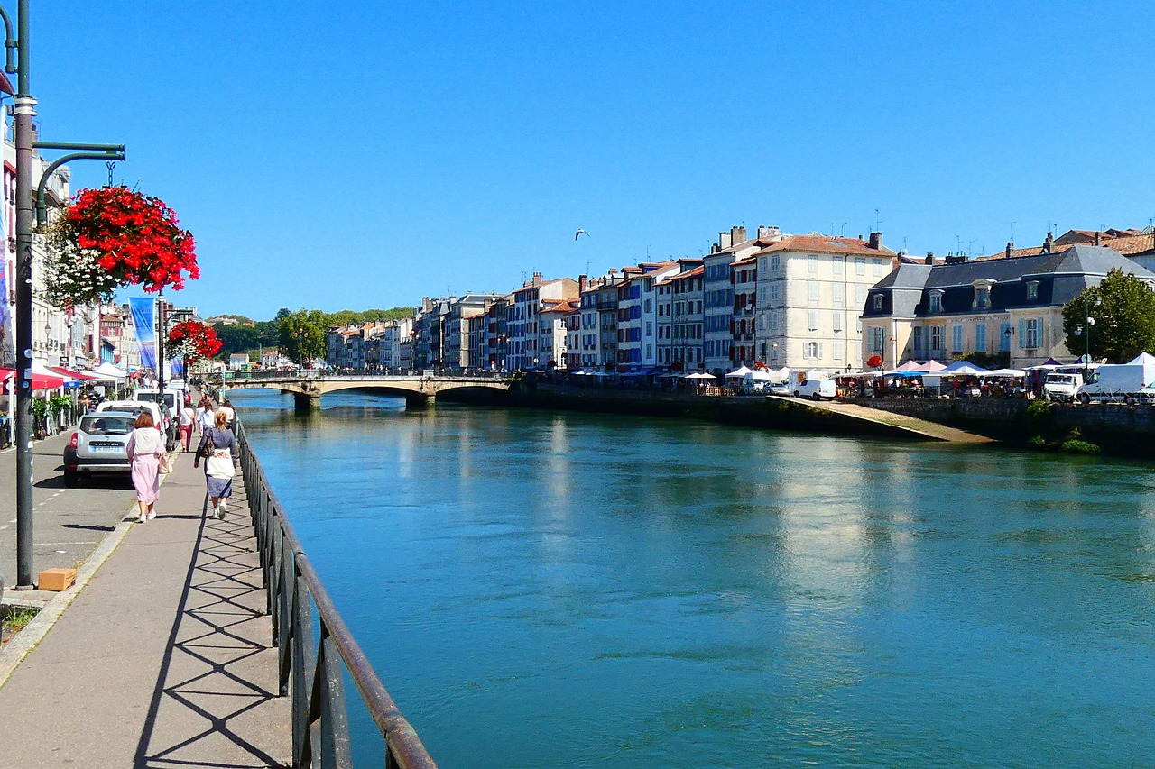 Bayonne and Biarritz Coastal Delights