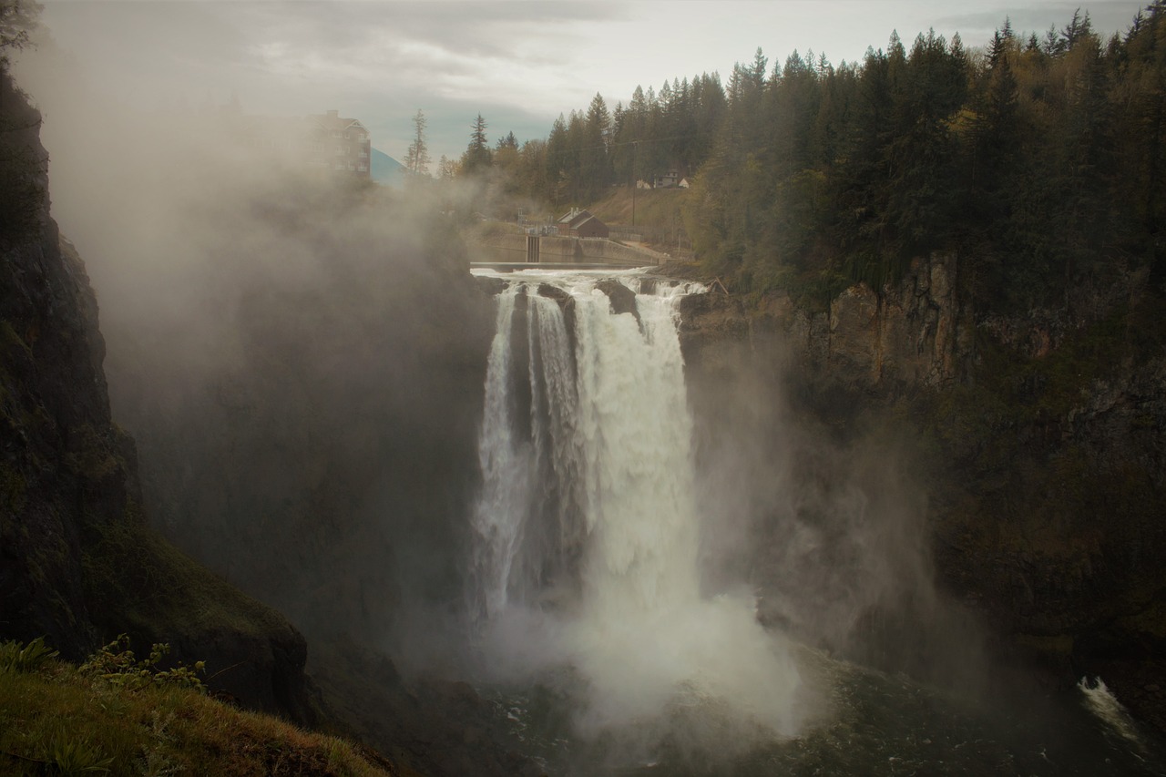 Snoqualmie Day Trip with Scenic Views and Local Dining