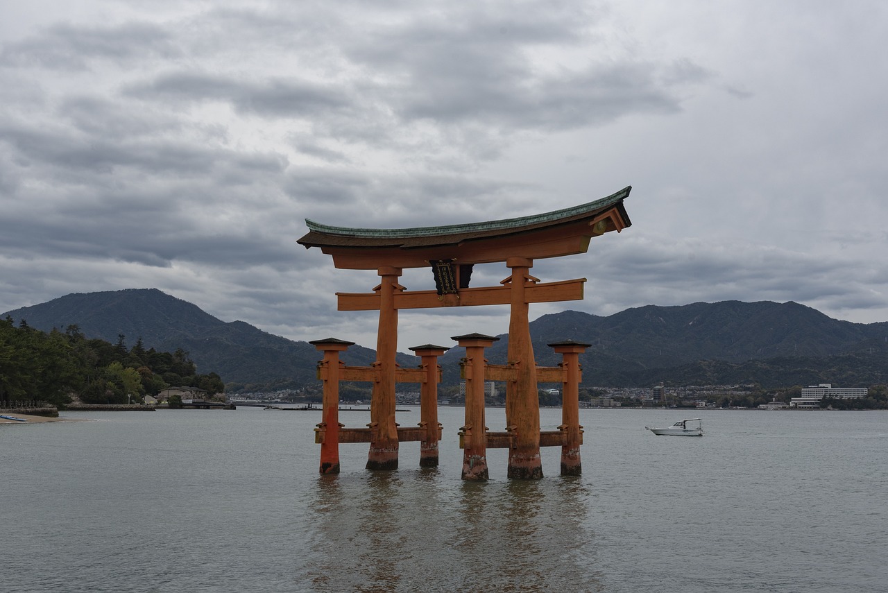 Weekend Getaway on Miyajima Island: Shrine, Seafood, and Serenity