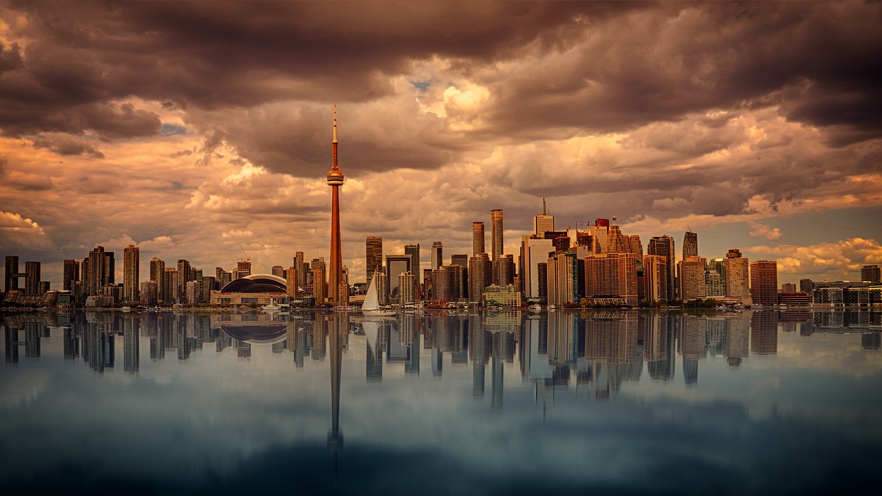 Toronto Adventure: CN Tower to Niagara Falls