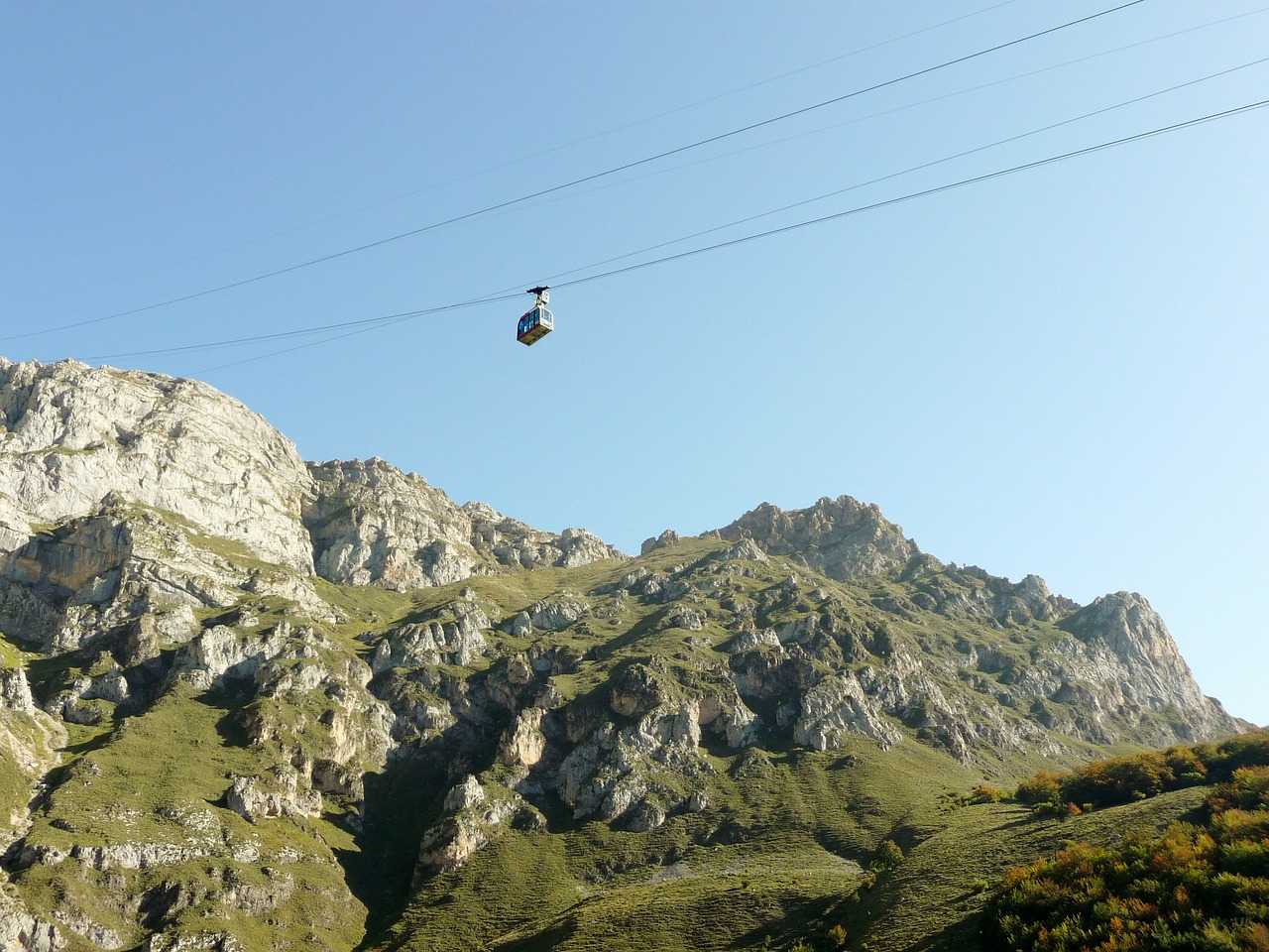 Scenic Hiking and Culinary Delights in Picos de Europa