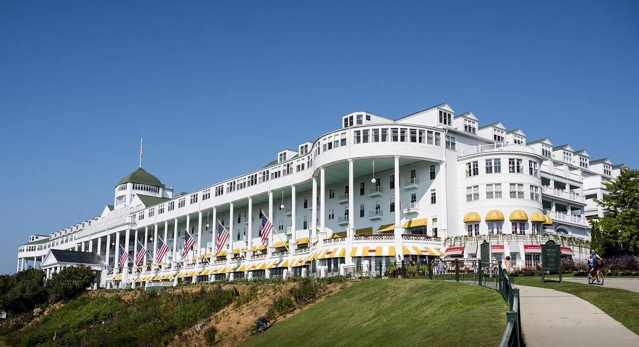 Mackinac Island Adventure: Biking, Fudge, and History