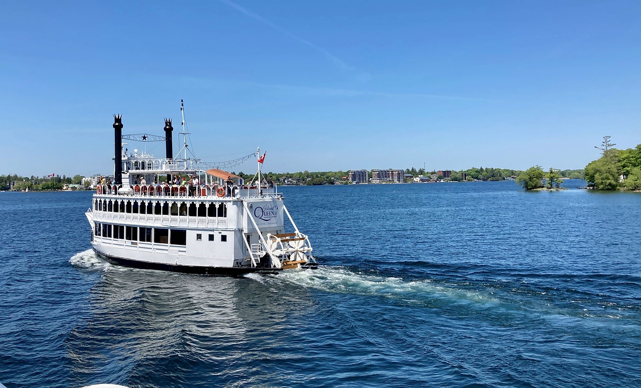 Scenic 1000 Islands Adventure in Gananoque