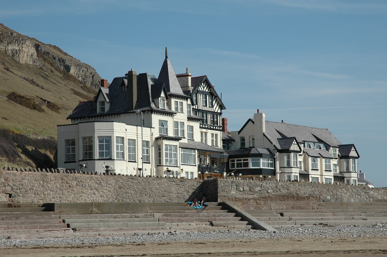 Castle and Coastal Charm: 4-Day North Wales Exploration