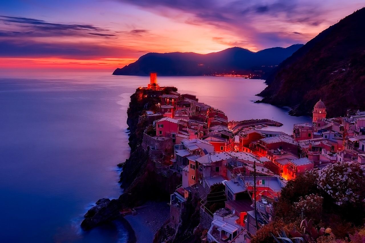 Seaside Delights in Vernazza: Kayaking, Vineyards, and Sunset Views