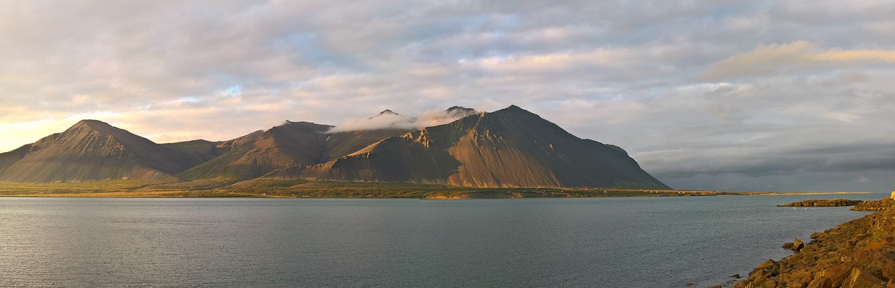 Tranquil Escape in Borgarnes: Hot Springs and Fjord Paddle