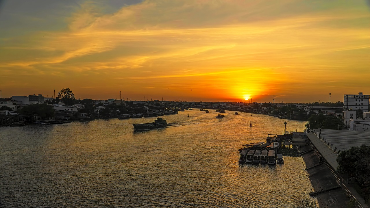 Immersive Can Tho Experience: Floating Markets & Local Delights