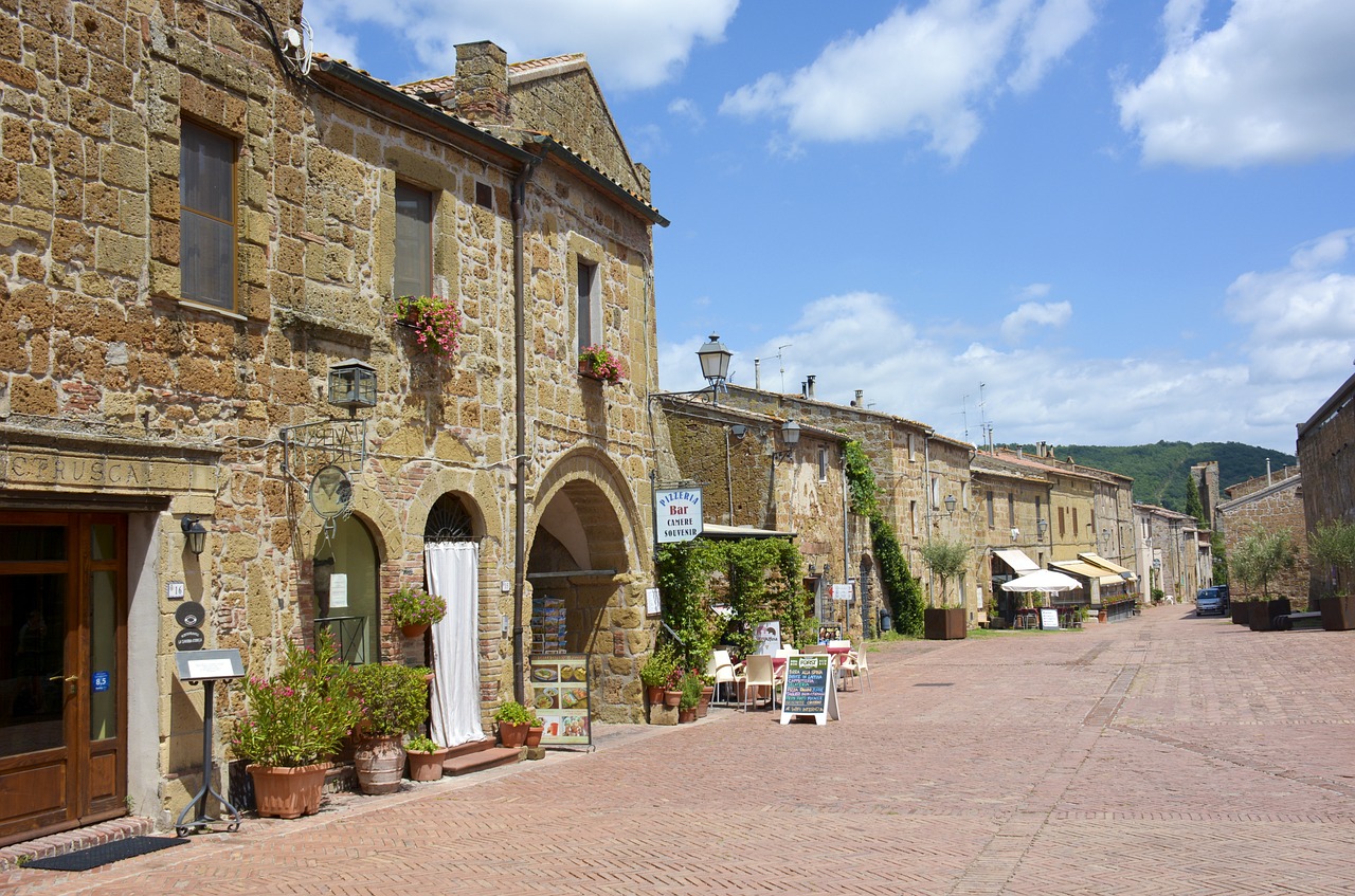 Esplorazione della Cultura Etrusca e dei Sapori Toscani a Sovana