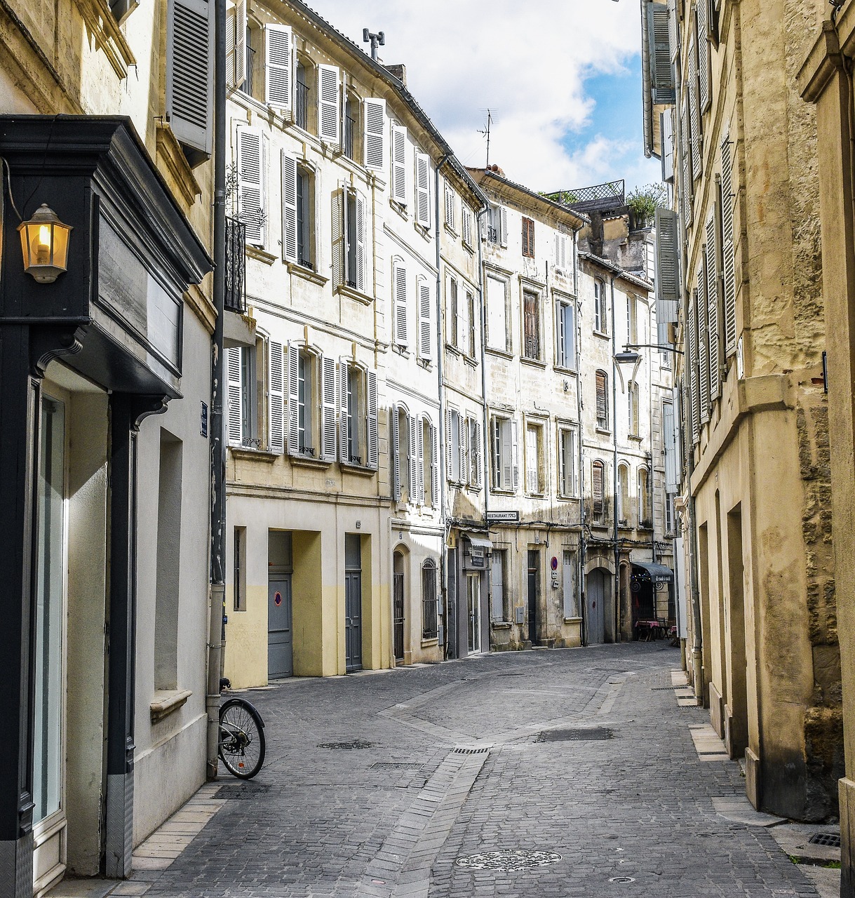 Historic Landmarks and Gastronomic Delights in Avignon