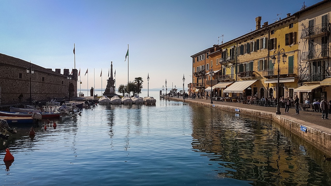 Lakeside Relaxation and Wine Tasting in Lazise