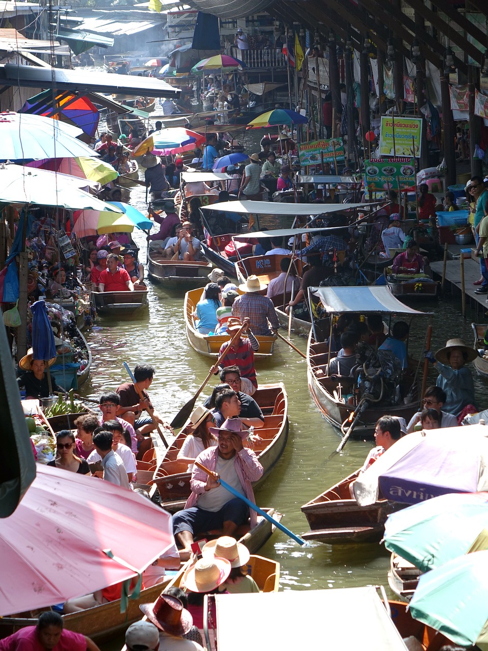 Exploring the Waterways of Damnoen Saduak